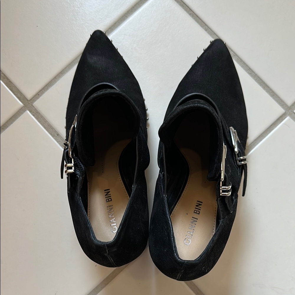 Gianni Bini Black Suede Heeled Ankle Booties with Pointed Toe - Picture 4 of 5